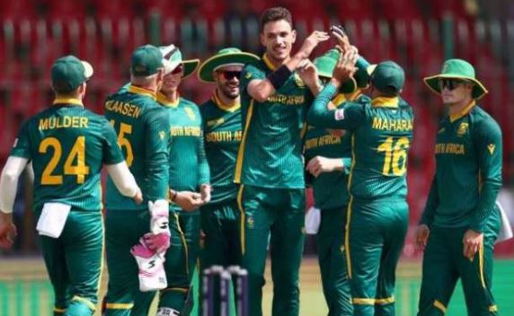 Champions Trophy; England All-Out Team, South Africa Champions Trophy; England all out, 180 runs to win South Africa 180 runs ticket to win